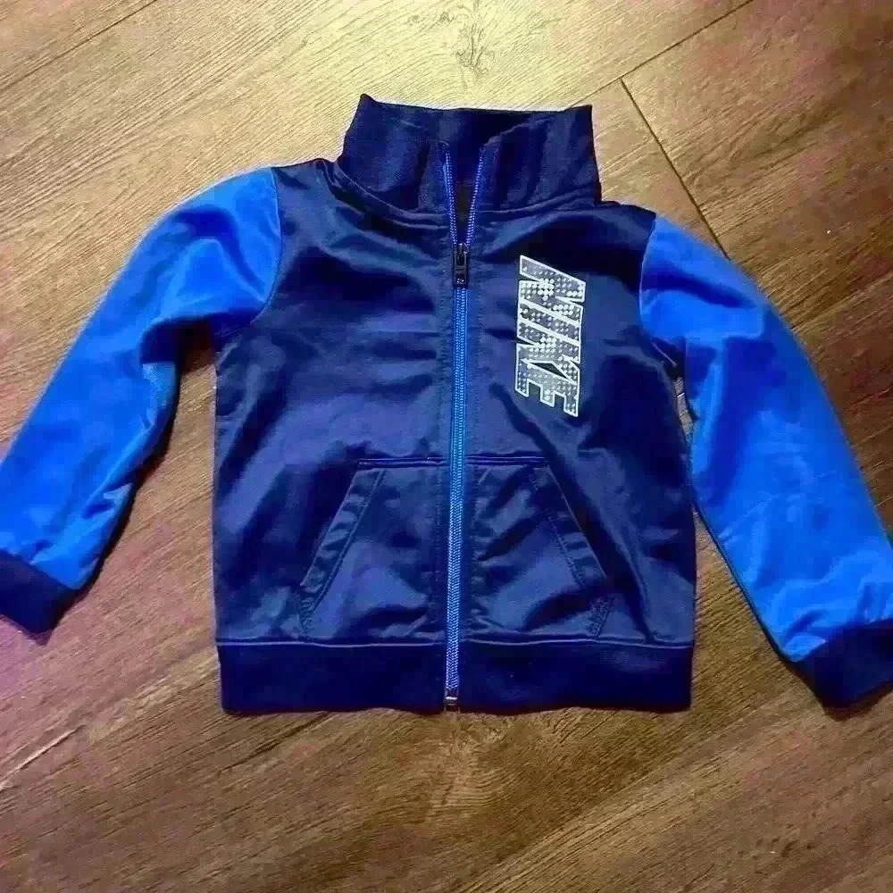 Nike Boy's Blue & Navy Graphic Full-Zip
Jacket Size 24 month